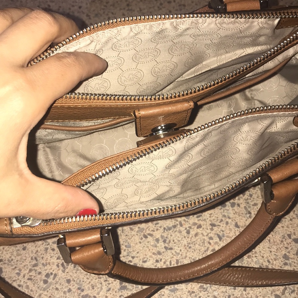 Michael Kors bag - Picture 5 of 8